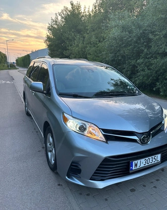 Toyota Sienna cena 107000 przebieg: 83000, rok produkcji 2018 z Warszawa małe 92